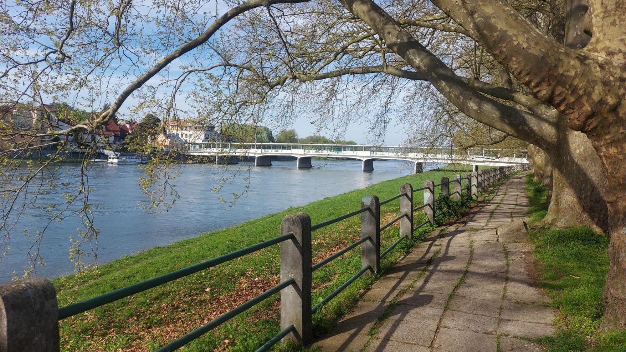 Vila Dom Na Cervenej Vezi Banka Exteriér fotografie